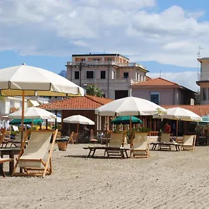 https://villa-tina.it-tuscanyhotel.com