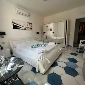 https://suites-de-mar.in-sardinia.net